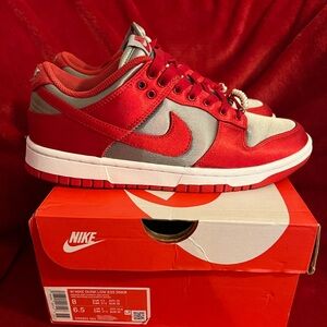 Nike Dunk Low ESS SNKR
